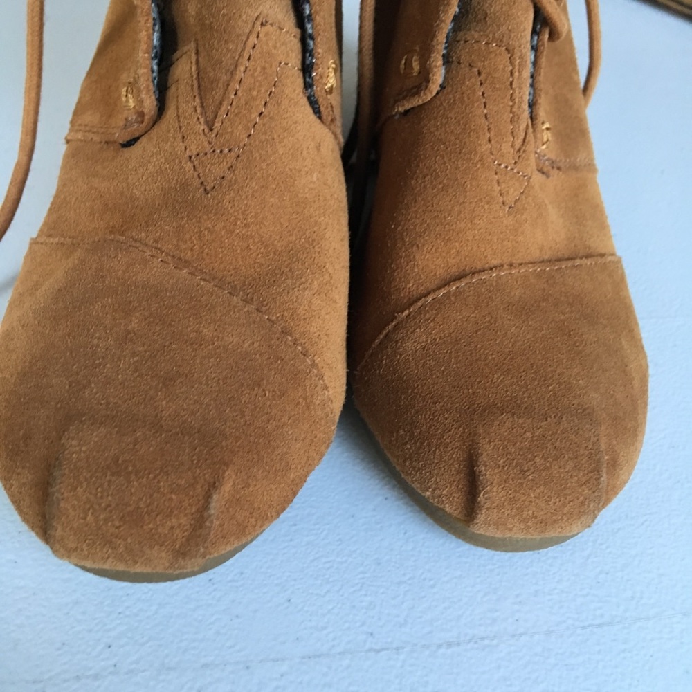 Toms suede wedge boots size 7M - Picture 4 of 8